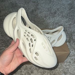 Yeezy foam runner bone size 8